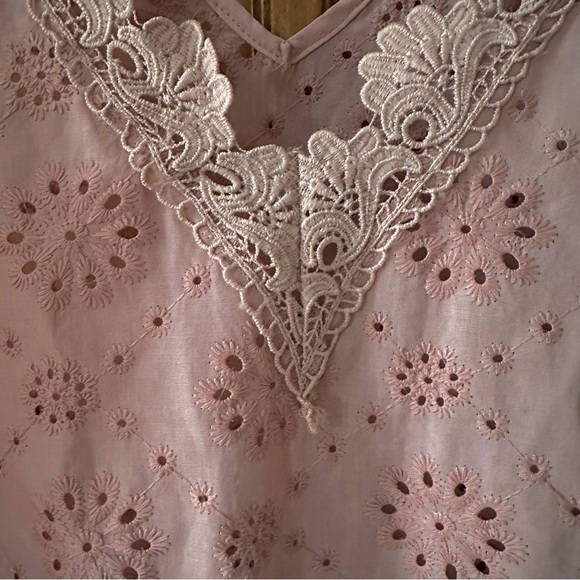 Niay Mauve Dusty Rose Eyelet Lace Trim V Neck Tank Top - Extra Large - Picture 3 of 7